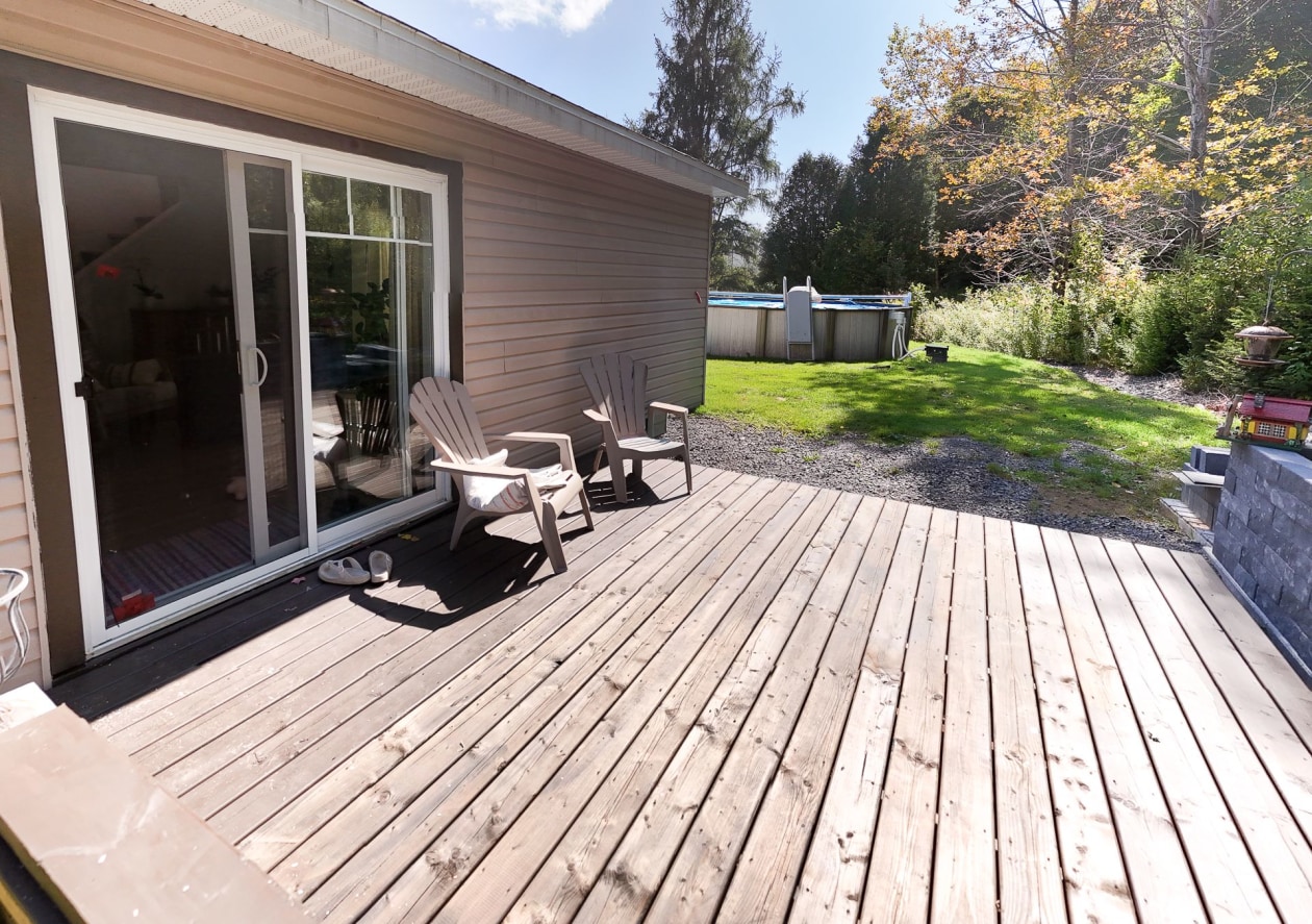 Face arrière — 543 Av. Ste-Brigitte, Sainte-Brigitte-de-Laval