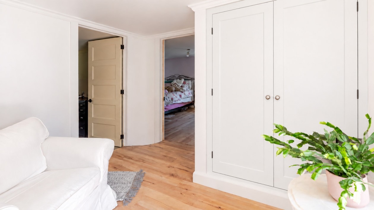 Boudoir — 543 Av. Ste-Brigitte, Sainte-Brigitte-de-Laval