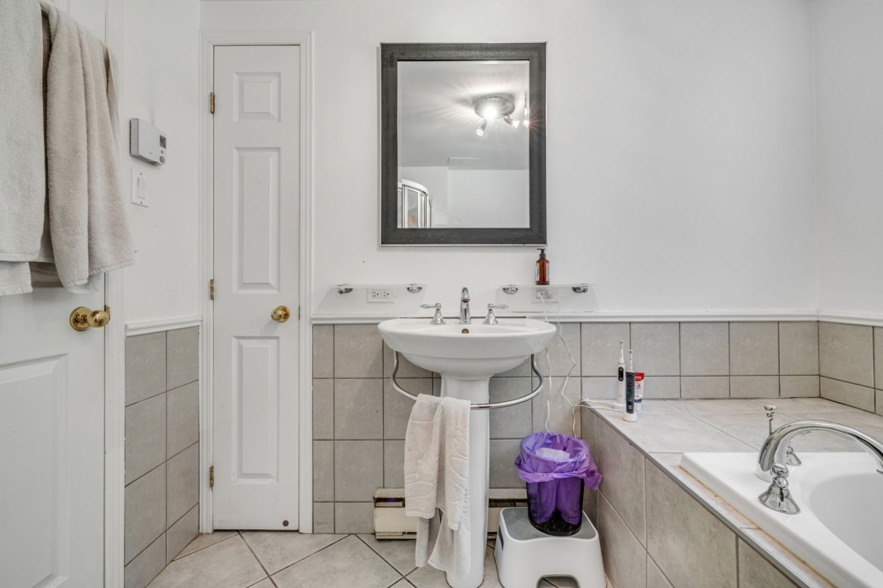 Salle de bains — 27 Rue du Sénégal, Québec