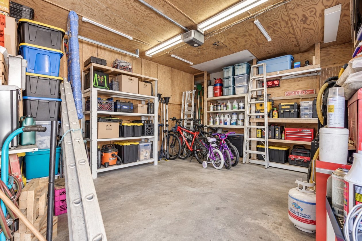 Garage — 27 Rue du Sénégal, Québec