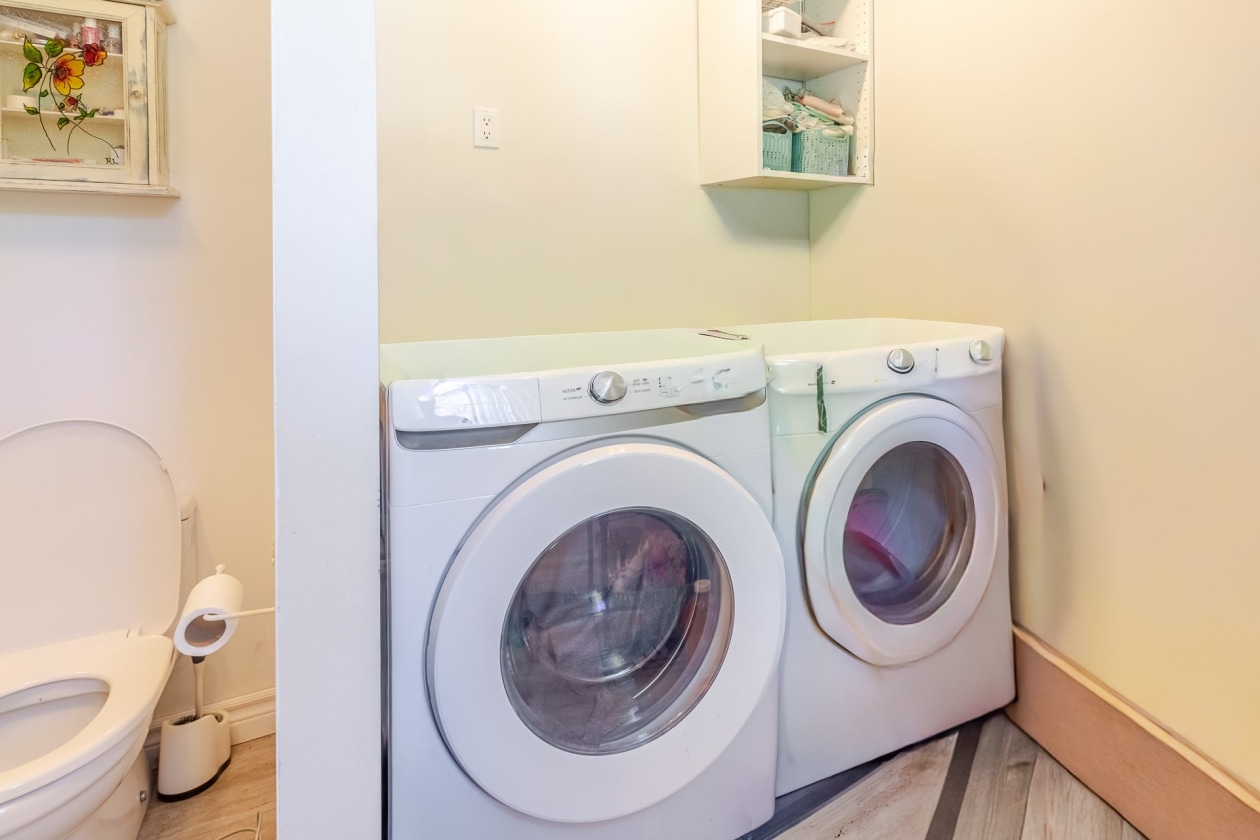 Salle de lavage — 543 Av. Ste-Brigitte, Sainte-Brigitte-de-Laval