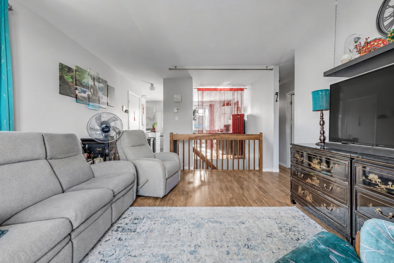 Salon — 27 Rue du Sénégal, Québec