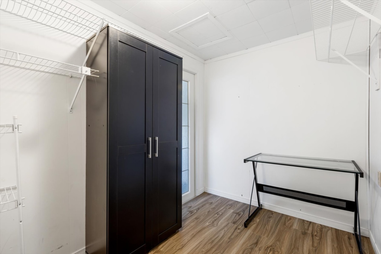 Penderie — 90 Rue des Aventuriers, Trois-Rivières