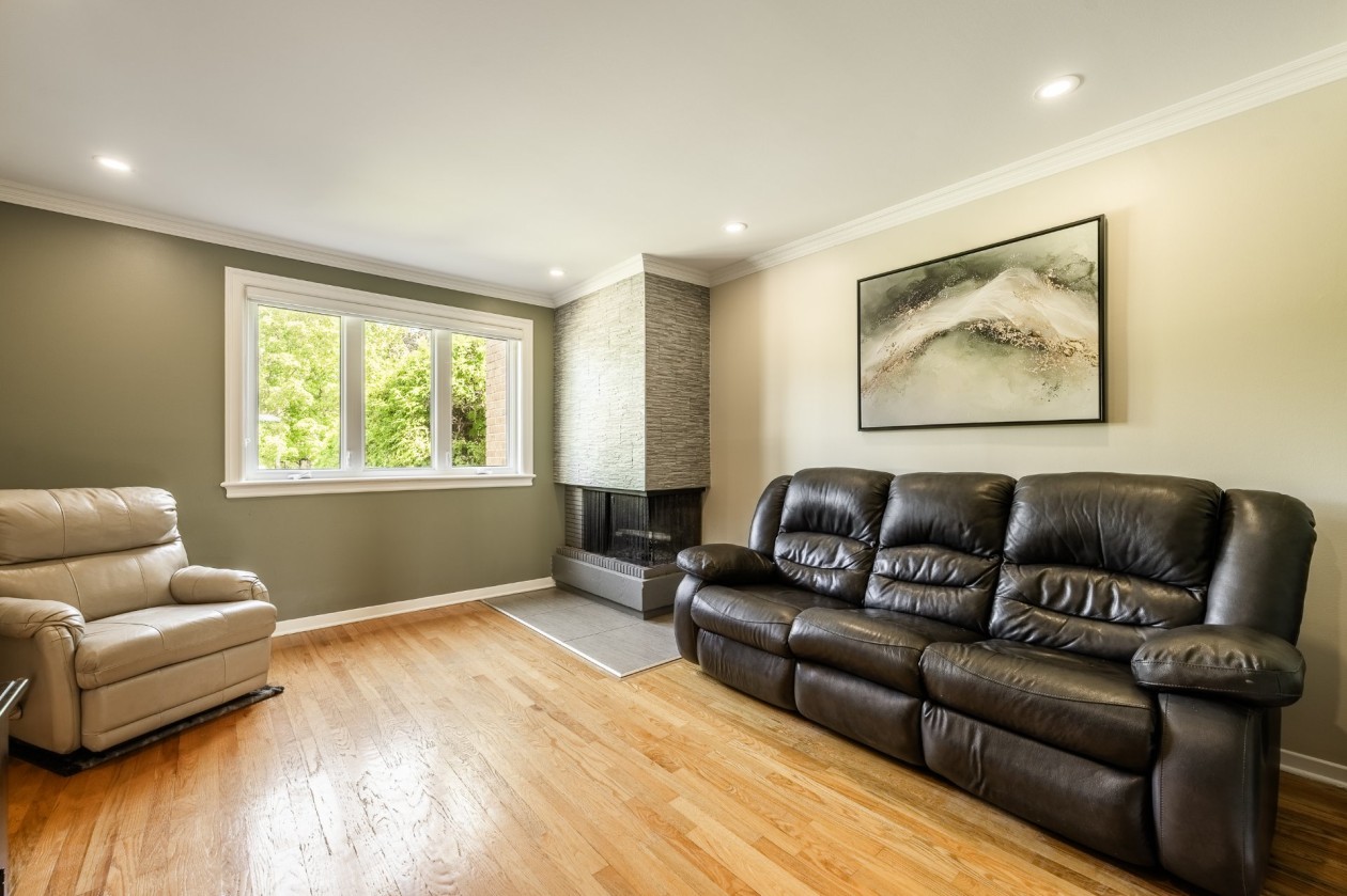 Salon — 224, Rue de Montligeon, Boucherville, J4B6E6, Boucherville
