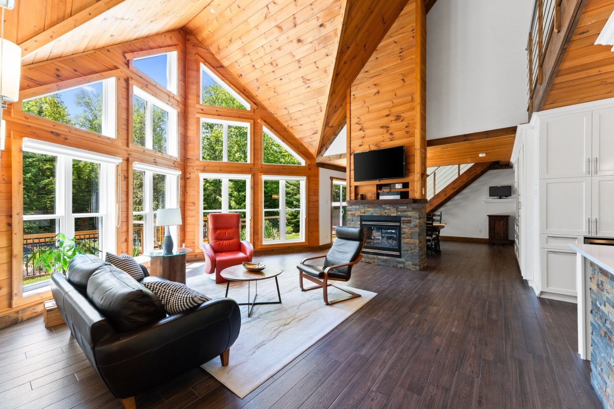 Salon — 6850, Crois. du Sommet, Rawdon, J0K1S0, Rawdon