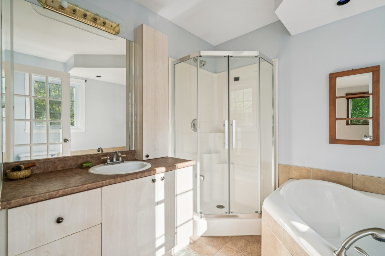 Salle de bains — 153, Rue Larivière, Saint-Colomban, J5K1E5, Saint-Colomban