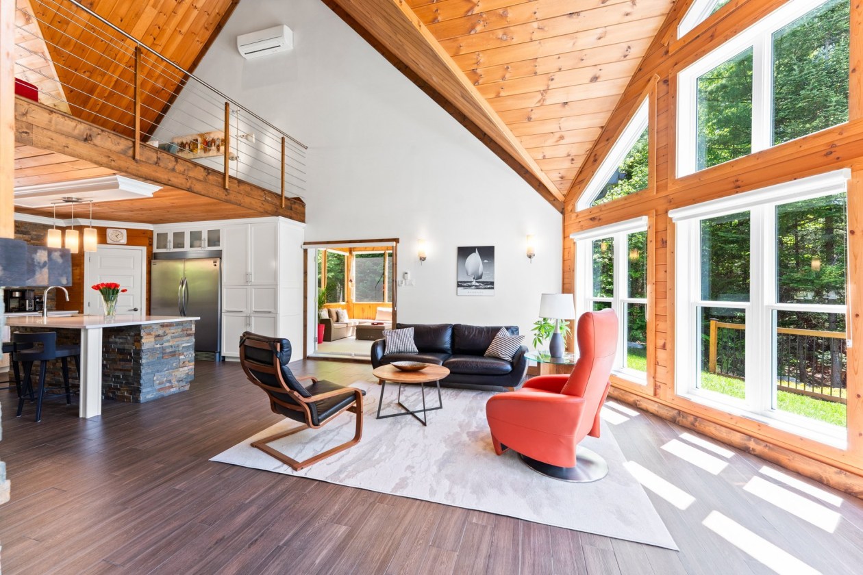 Salon — 6850, Crois. du Sommet, Rawdon, J0K1S0, Rawdon