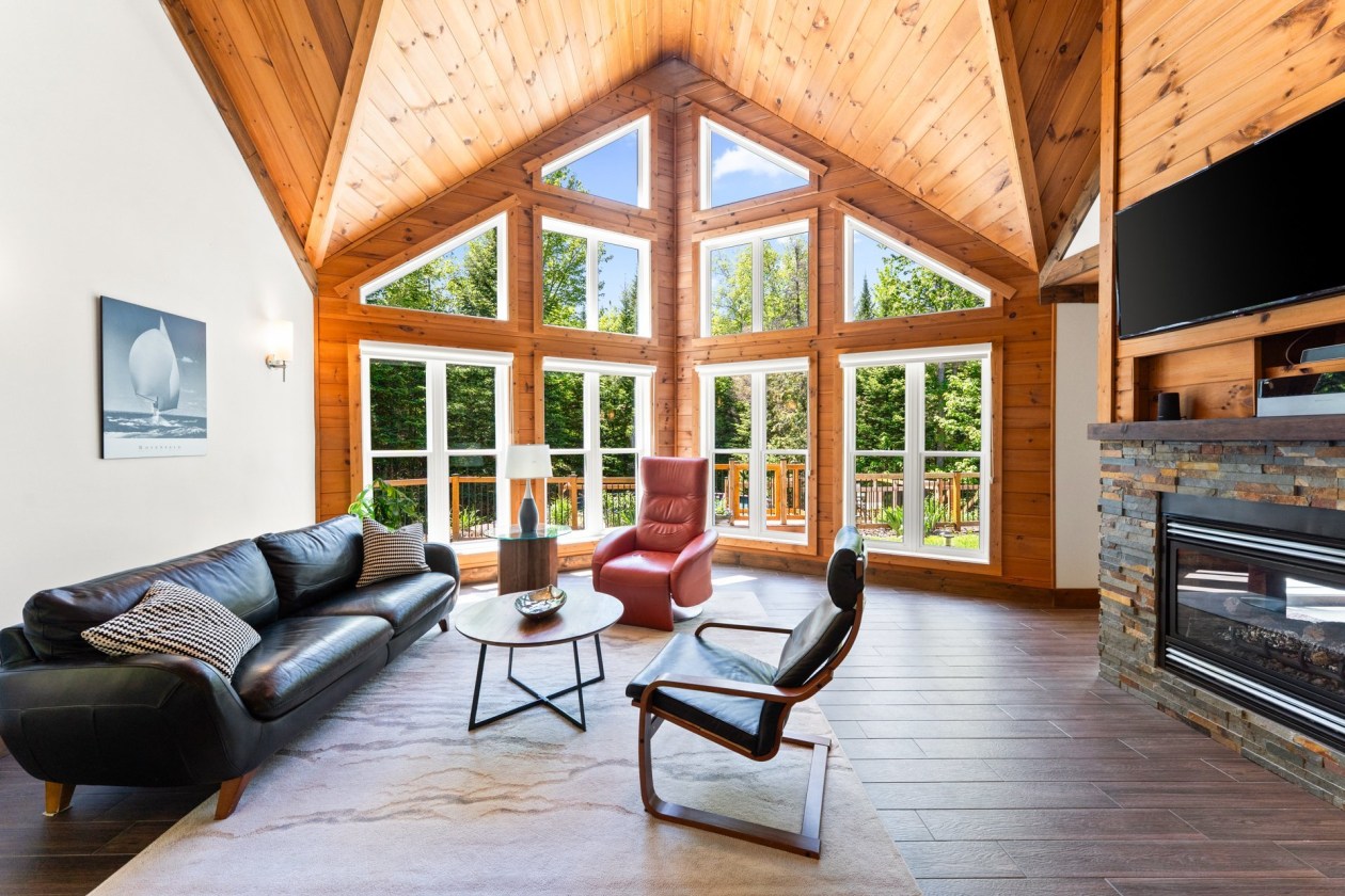Salon — 6850, Crois. du Sommet, Rawdon, J0K1S0, Rawdon