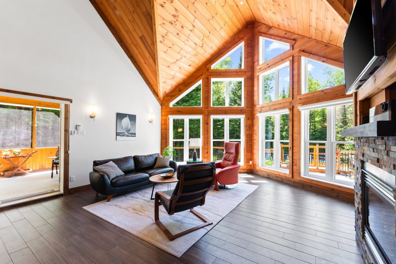 Salon — 6850, Crois. du Sommet, Rawdon, J0K1S0, Rawdon