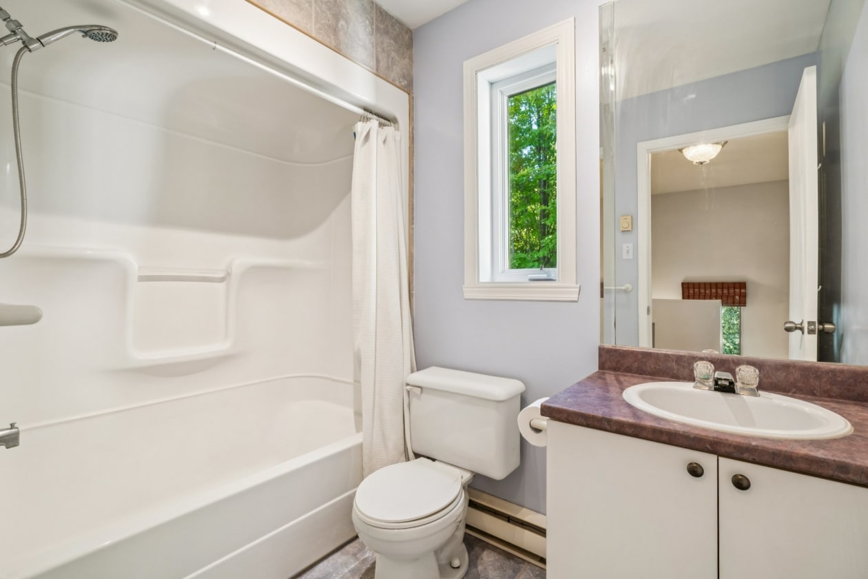 Salle de bains — 153, Rue Larivière, Saint-Colomban, J5K1E5, Saint-Colomban