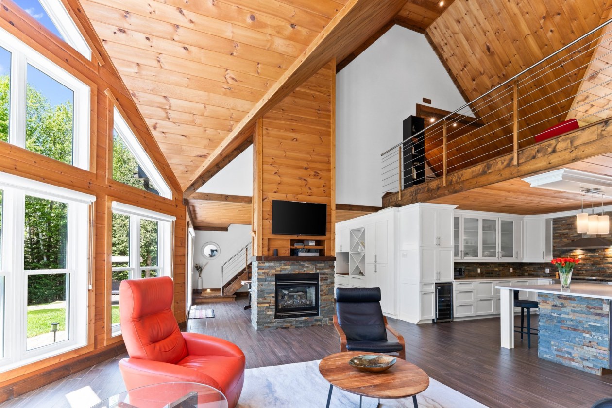 Salon — 6850, Crois. du Sommet, Rawdon, J0K1S0, Rawdon