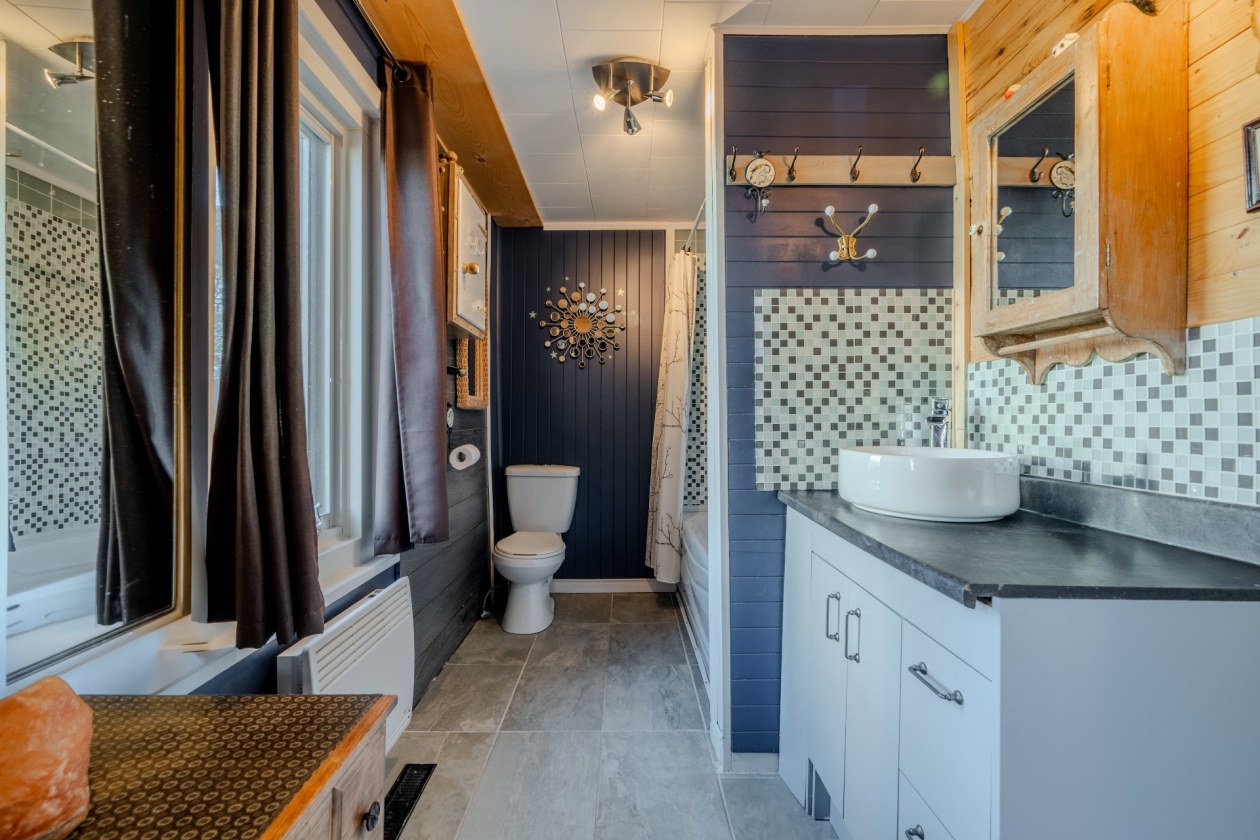 Salle de bains — 433 Rue Cartier, Rimouski