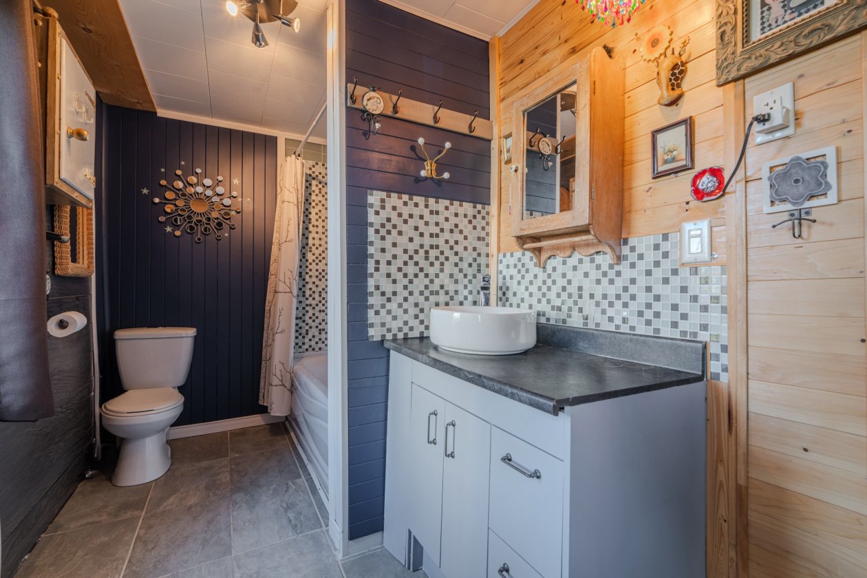Salle de bains — 433 Rue Cartier, Rimouski
