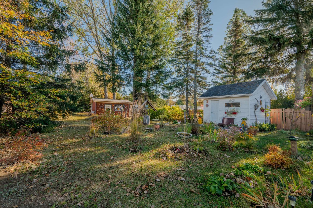Cour — 433 Rue Cartier, Rimouski