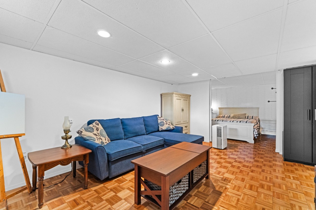 Salle familiale — 1120 Rue Mélisande, Laval