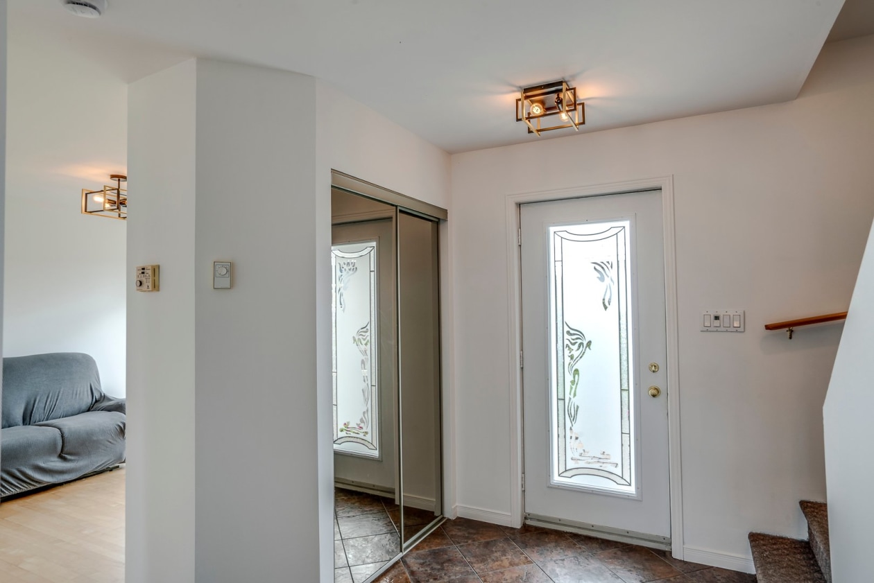 Hall d'entrée — 9015 Boul. Guillaume-Couture, Lévis