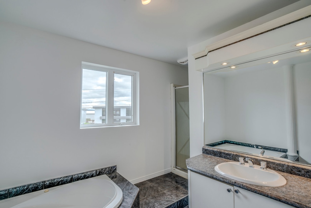 Salle de bains — 9015 Boul. Guillaume-Couture, Lévis