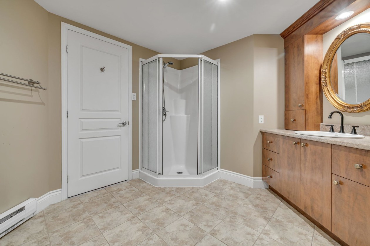 Salle de bains — 700, Boul. du Loiret, 503, Québec (Charlesbourg ), G2L0A8, Québec (Charlesbourg )