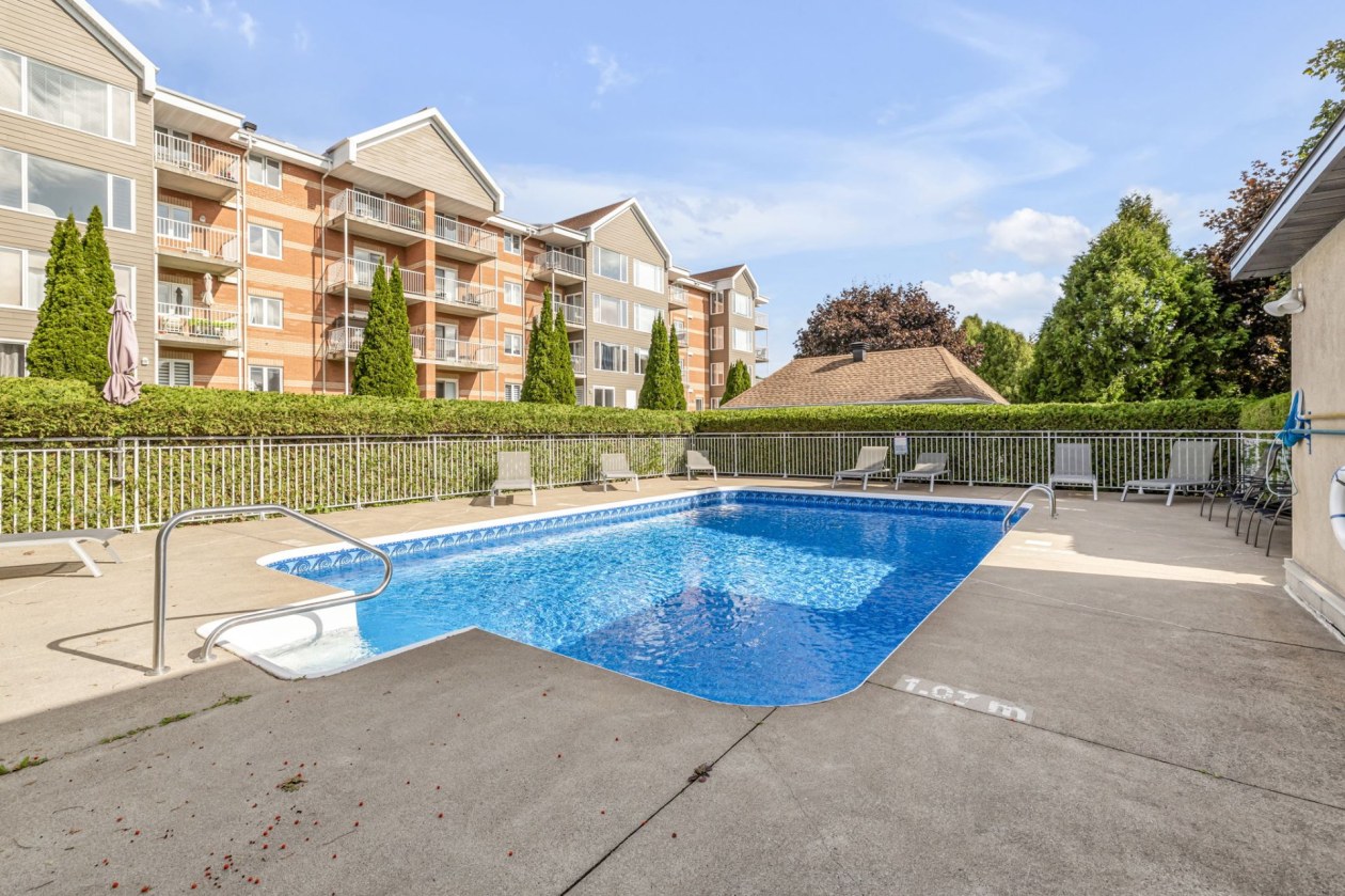 Piscine — 700, Boul. du Loiret, 503, Québec (Charlesbourg ), G2L0A8, Québec (Charlesbourg )