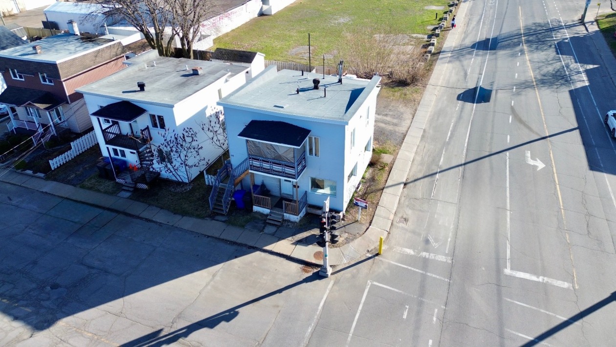 370 - 372, Boul. Ste-Madeleine