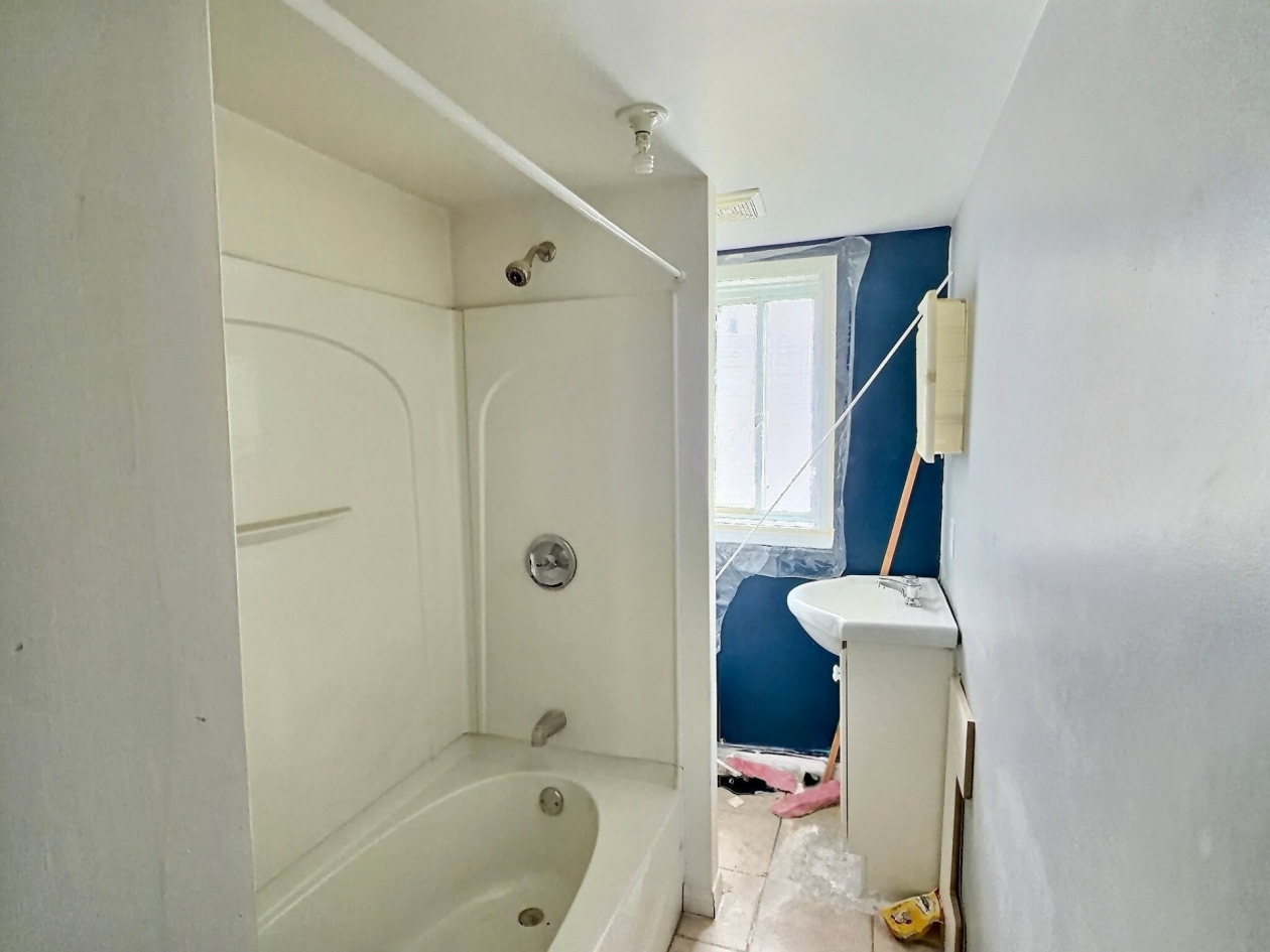 Salle de bains — 370 - 372 Boul. Ste-Madeleine, Trois-Rivières