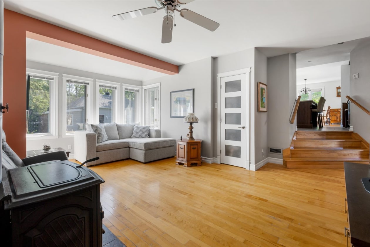 Salon — 800, Rue Deveau, Trois-Rivières, G8V1L1, Trois-Rivières