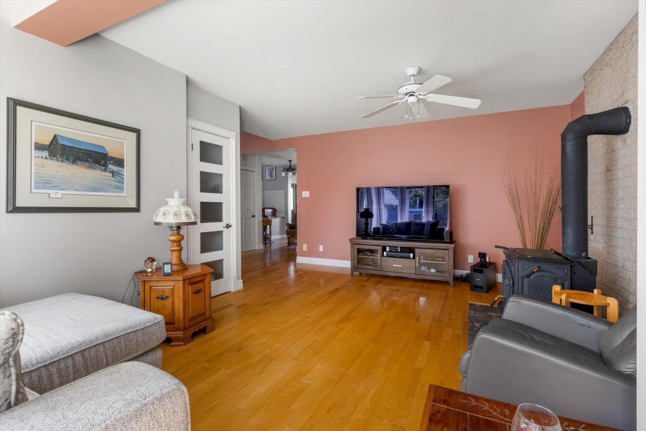 Salon — 800, Rue Deveau, Trois-Rivières, G8V1L1, Trois-Rivières
