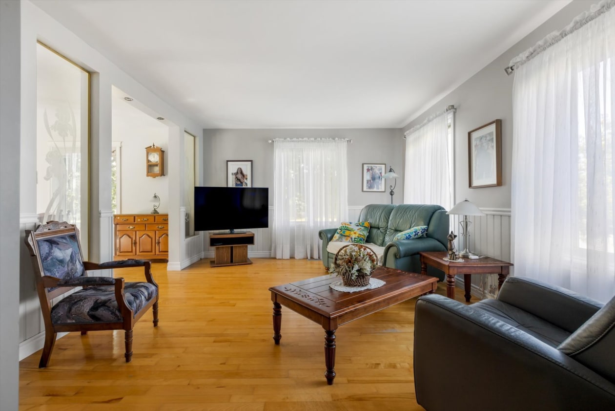Salon — 800, Rue Deveau, Trois-Rivières, G8V1L1, Trois-Rivières