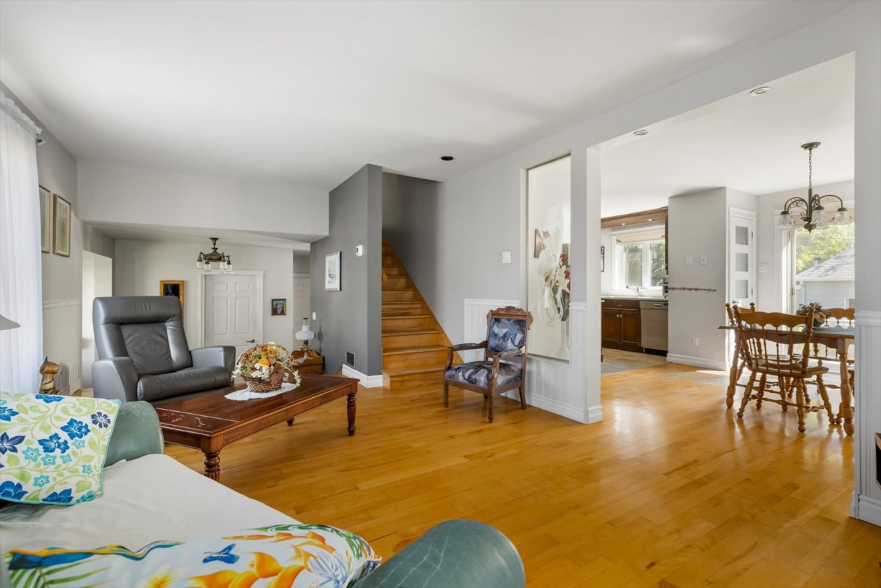 Salon — 800, Rue Deveau, Trois-Rivières, G8V1L1, Trois-Rivières