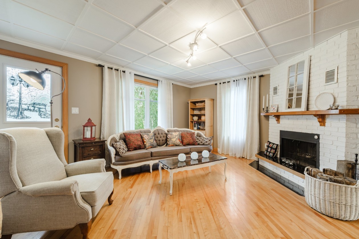 Salon — 211, Rue St-Georges, Ange-Gardien, J0E1E0, Ange-Gardien