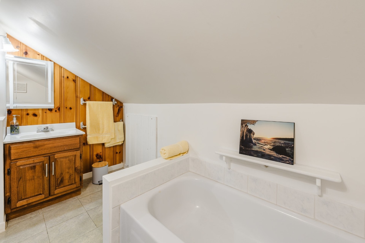 Salle de bains — 211, Rue St-Georges, Ange-Gardien, J0E1E0, Ange-Gardien