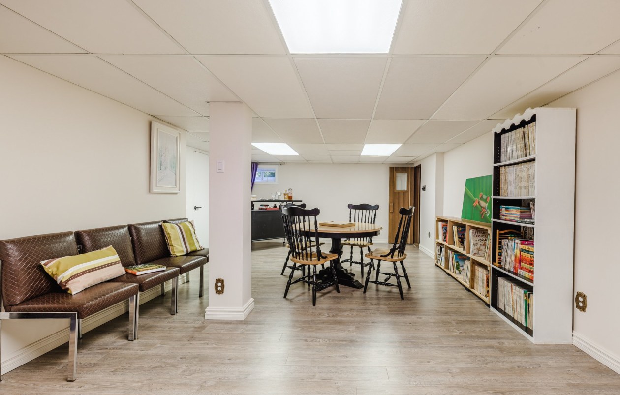 Salon — 211, Rue St-Georges, Ange-Gardien, J0E1E0, Ange-Gardien