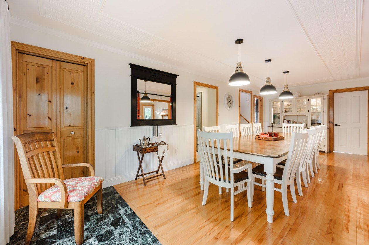 Salle à manger — 211, Rue St-Georges, Ange-Gardien, J0E1E0, Ange-Gardien