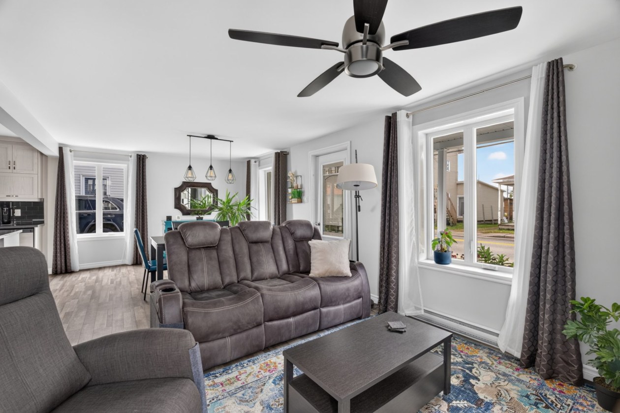 Salon — 640, Rue Principale, Saint-Léonard-de-Portneuf, G0A4A0, Saint-Léonard-de-Portneuf
