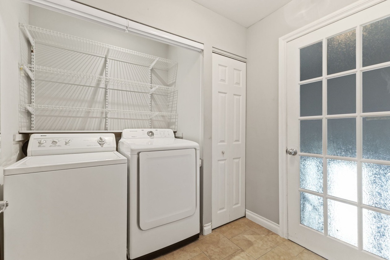 Salle de lavage — 34 Rue Montmorency, Gatineau