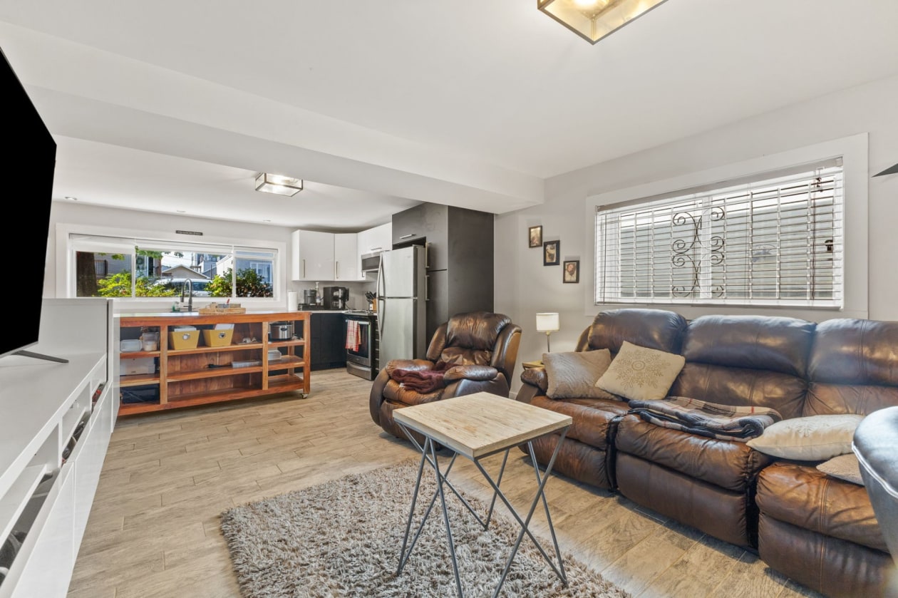 Salon — 34 Rue Montmorency, Gatineau