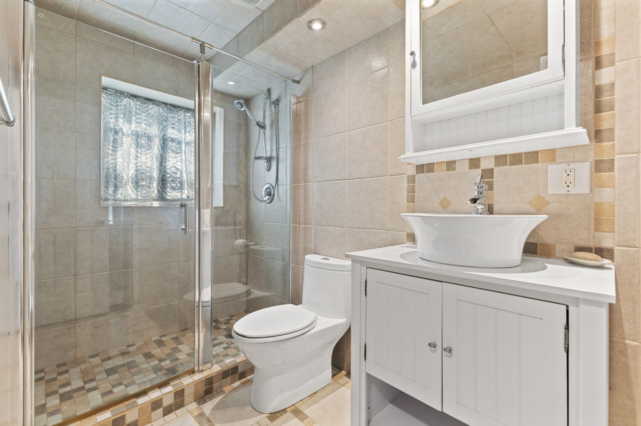 Salle de bains — 34Z Rue Montmorency, Gatineau