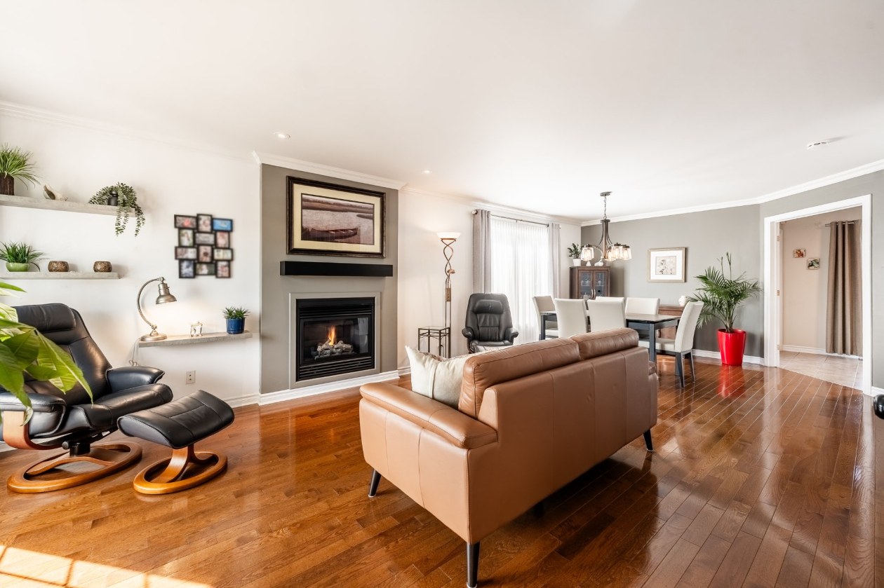 Living room — 1837 Rue d'Annecy, Saint-Jérôme