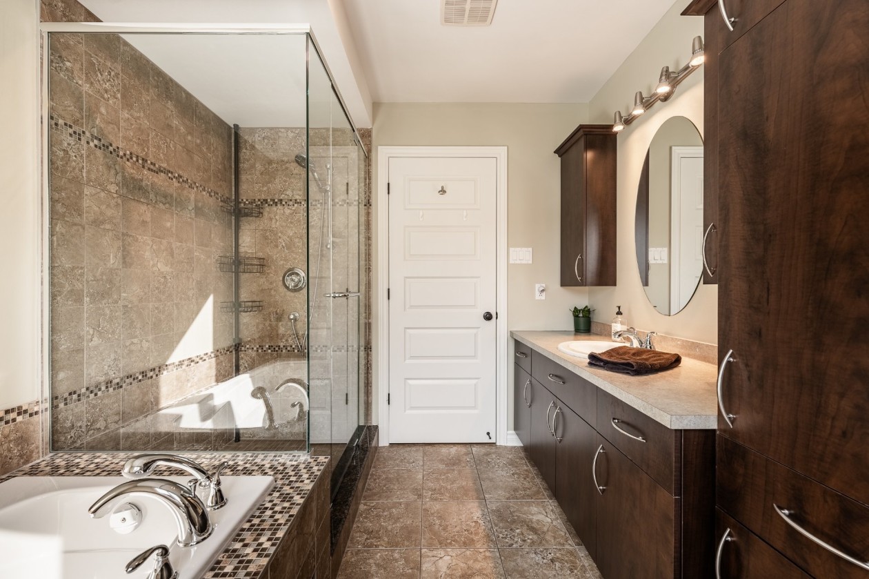 Bathroom — 1837 Rue d'Annecy, Saint-Jérôme