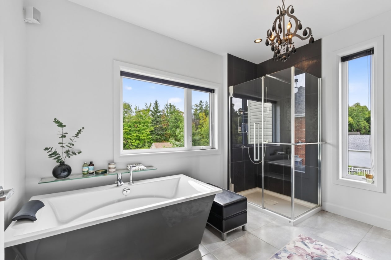 Salle de bains — 224 Rue des Berges, Neuville