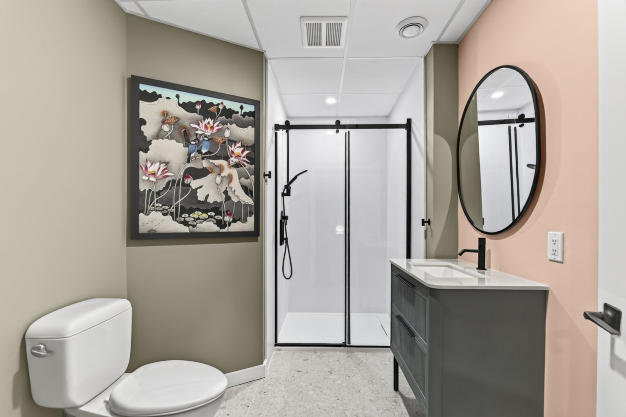 Salle de bains — 224 Rue des Berges, Neuville