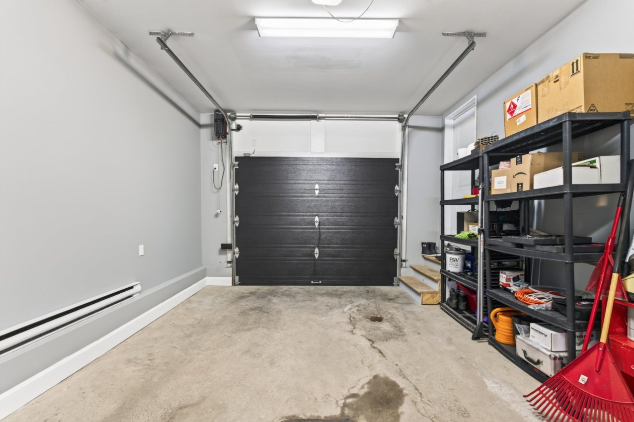 Garage — 224 Rue des Berges, Neuville