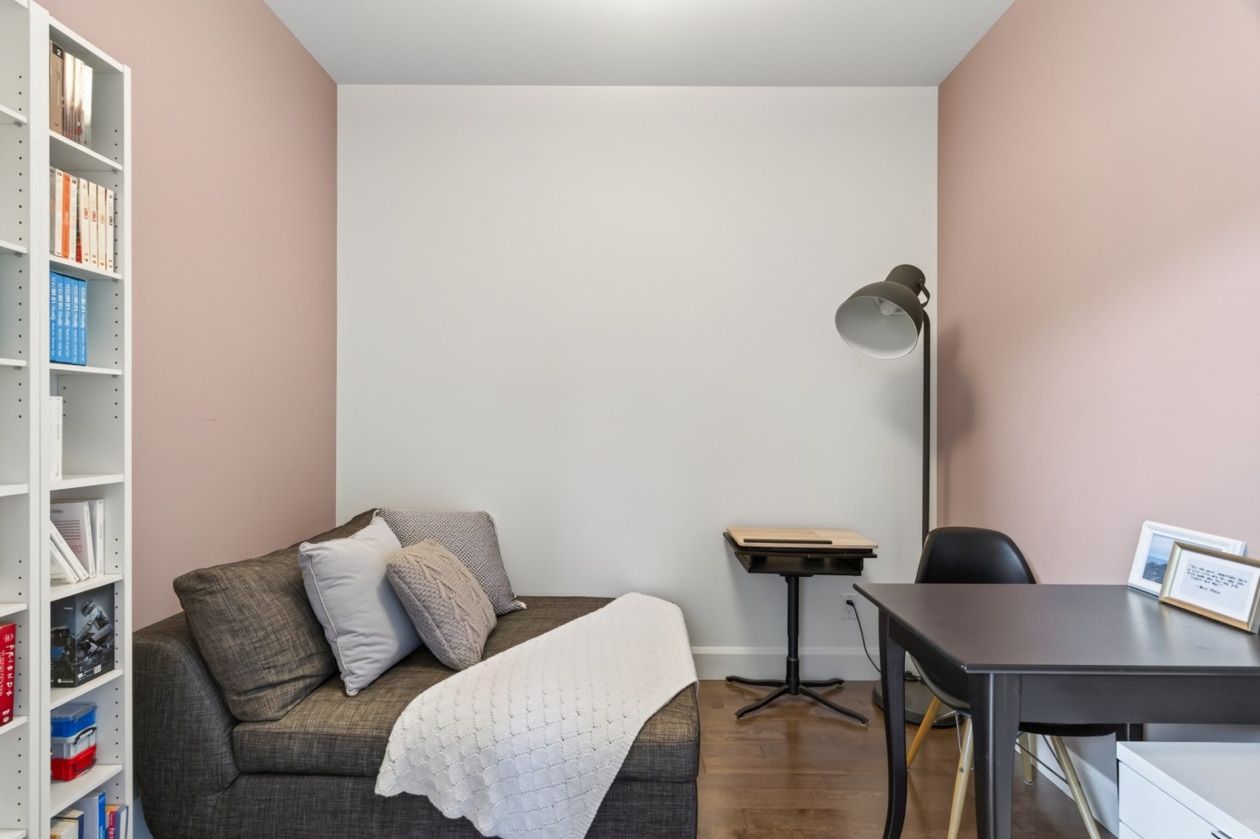 Boudoir — 224 Rue des Berges, Neuville
