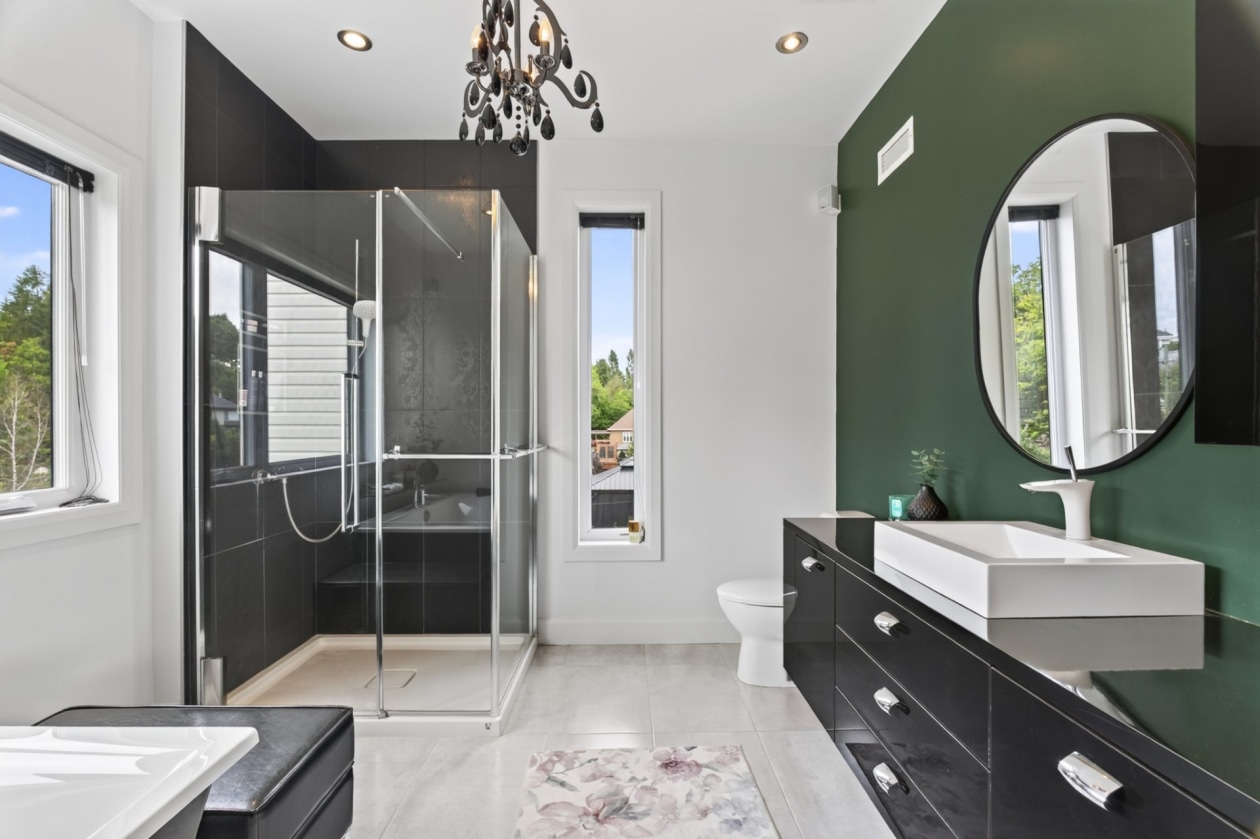 Salle de bains — 224 Rue des Berges, Neuville