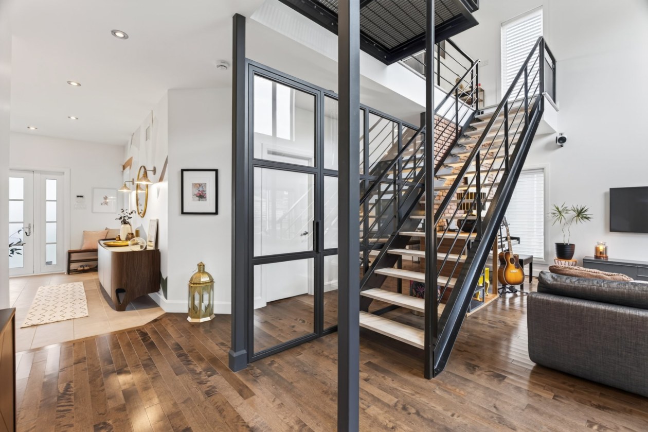 Escalier — 224 Rue des Berges, Neuville