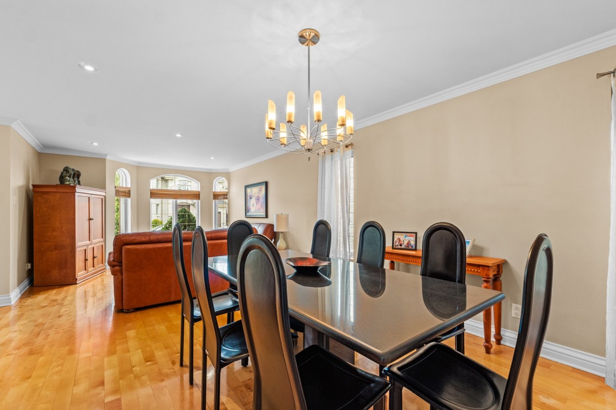 Salle à manger — 3928, Rue du Commissaire, Laval (Duvernay), H7E5H4, Laval (Duvernay)