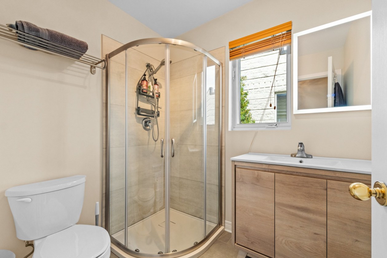 Salle de bains — 3928, Rue du Commissaire, Laval (Duvernay), H7E5H4, Laval (Duvernay)
