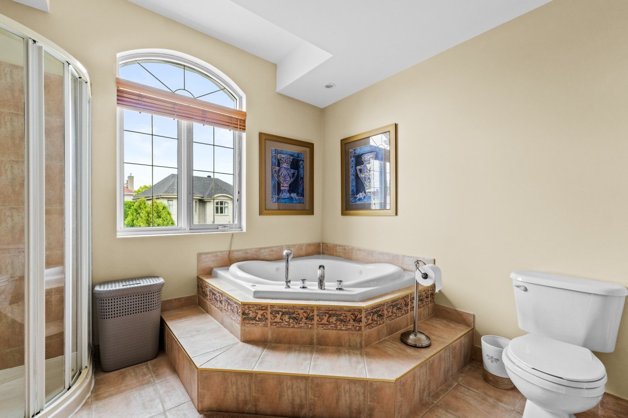 Salle de bains — 3928, Rue du Commissaire, Laval (Duvernay), H7E5H4, Laval (Duvernay)