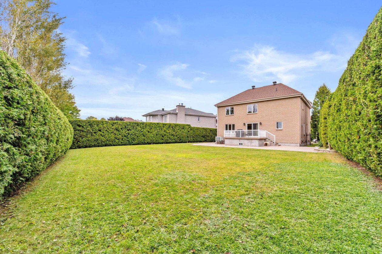 Cour — 3928, Rue du Commissaire, Laval (Duvernay), H7E5H4, Laval (Duvernay)