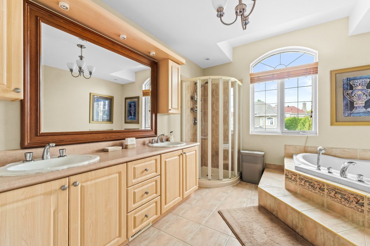 Salle de bains — 3928, Rue du Commissaire, Laval (Duvernay), H7E5H4, Laval (Duvernay)